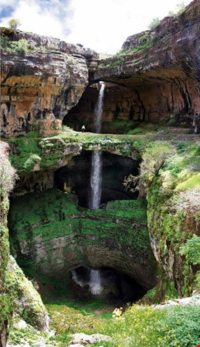 Thác nước kỳ lạ này tọa lạc ở Tannourine, Lebanon, là địa danh nhiều du khách muốn đặt chân đến.