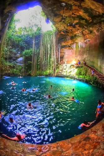 Bể bơi tự nhiên này ở Chichen Itza, Yukatan, Mexico, là địa điểm ưa thích của những người ưa khám phá. Được mệnh danh là hòn ngọc nhân gian, bể bơi tự nhiên này thu hút hàng trăm triệu lượt khách tới thưởng thức mỗi năm.