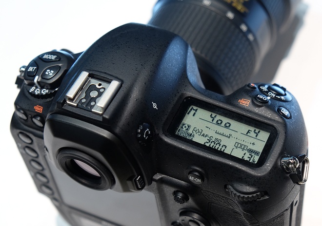 Nikon D5 cũng có thể quay video độ nét cao tới 4K và tính năng chức năng pro-grade video.