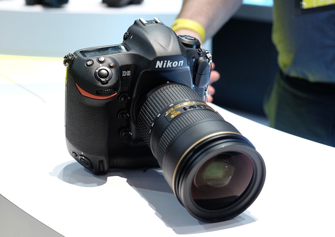Nikon D5 máy ảnh chuyên nghiệp hỗ trợ ISO 3 triệu