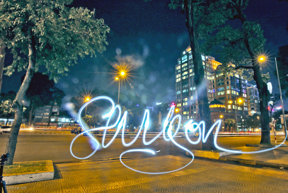 giang-sinh-lung-linh-voi-ky-thuat-light-painting_photoZone-com-vn15